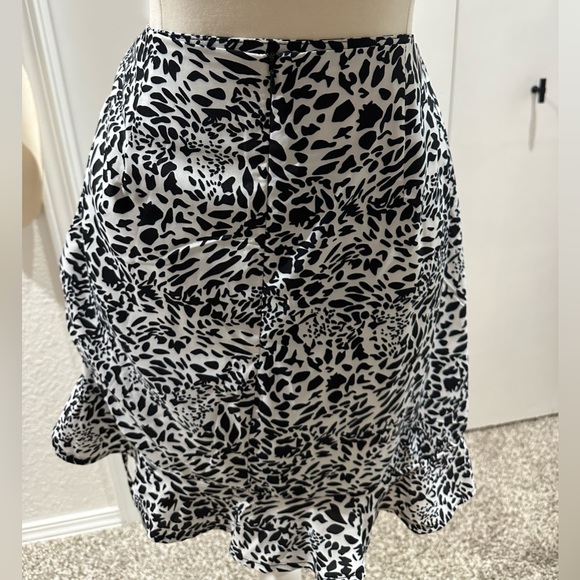 Ruffled Mini Skirt with Drawstring - Picture 2 of 3